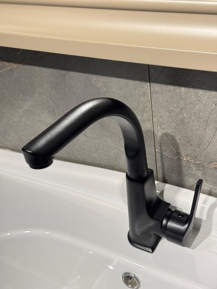 Hazal Saray Siyah Kuğu Lavabo Bataryası